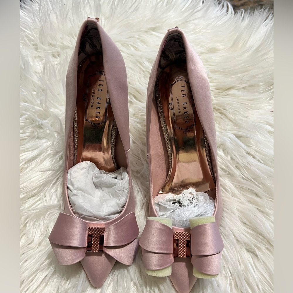 NWOB Skalet Bow Pointed Toe Pumps Heels by Ted Baker (Light Pink Satin) US 6.